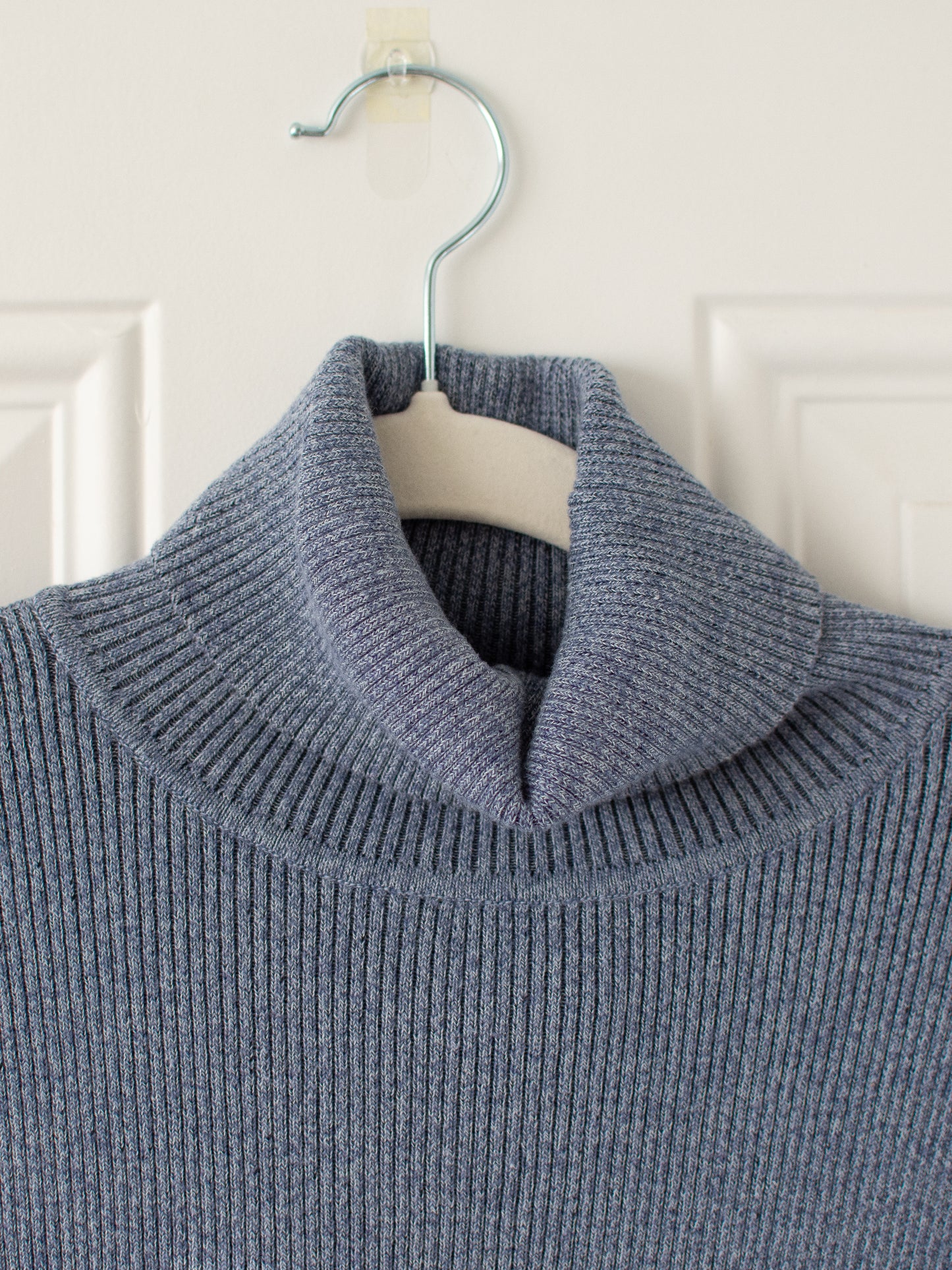 Large Liz Claiborne Turtle Neck