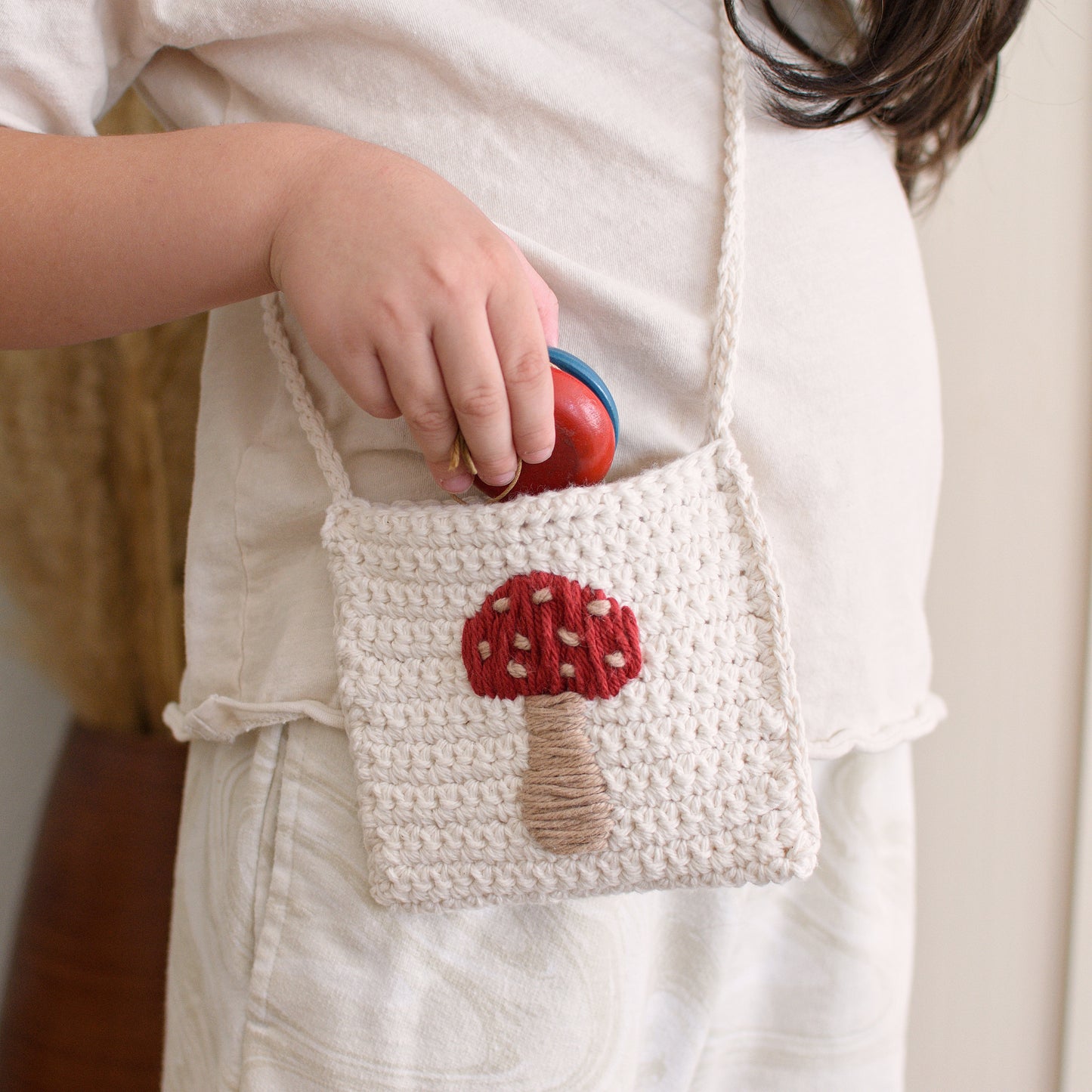 Toadstool Crochet Crossbody Bag (white)