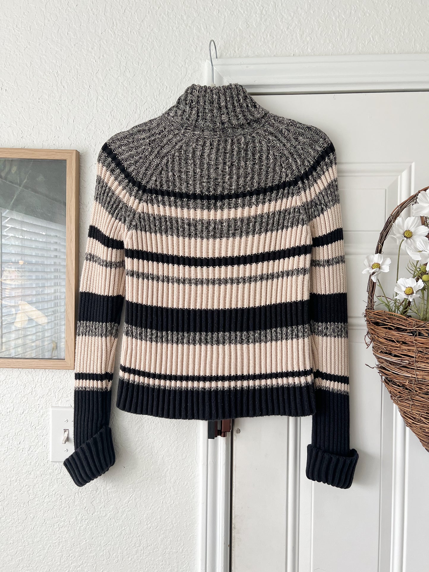 Reworked Medium Apple Appliqué Marsh Landing Turtleneck