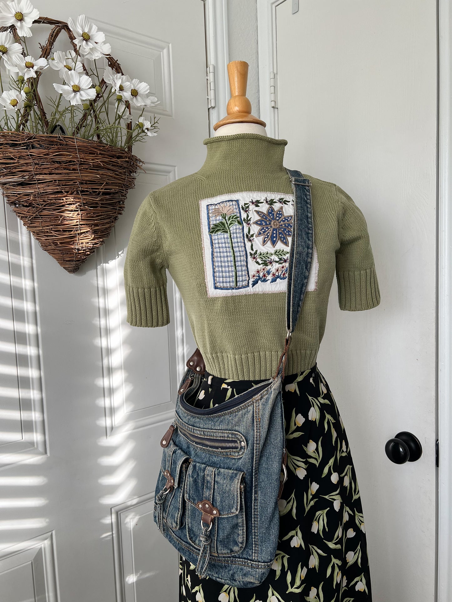 Reworked Small Harold’s Floral Embroidery Top