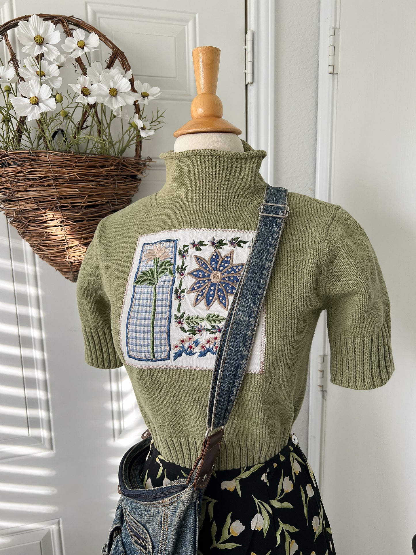 Reworked Small Harold’s Floral Embroidery Top