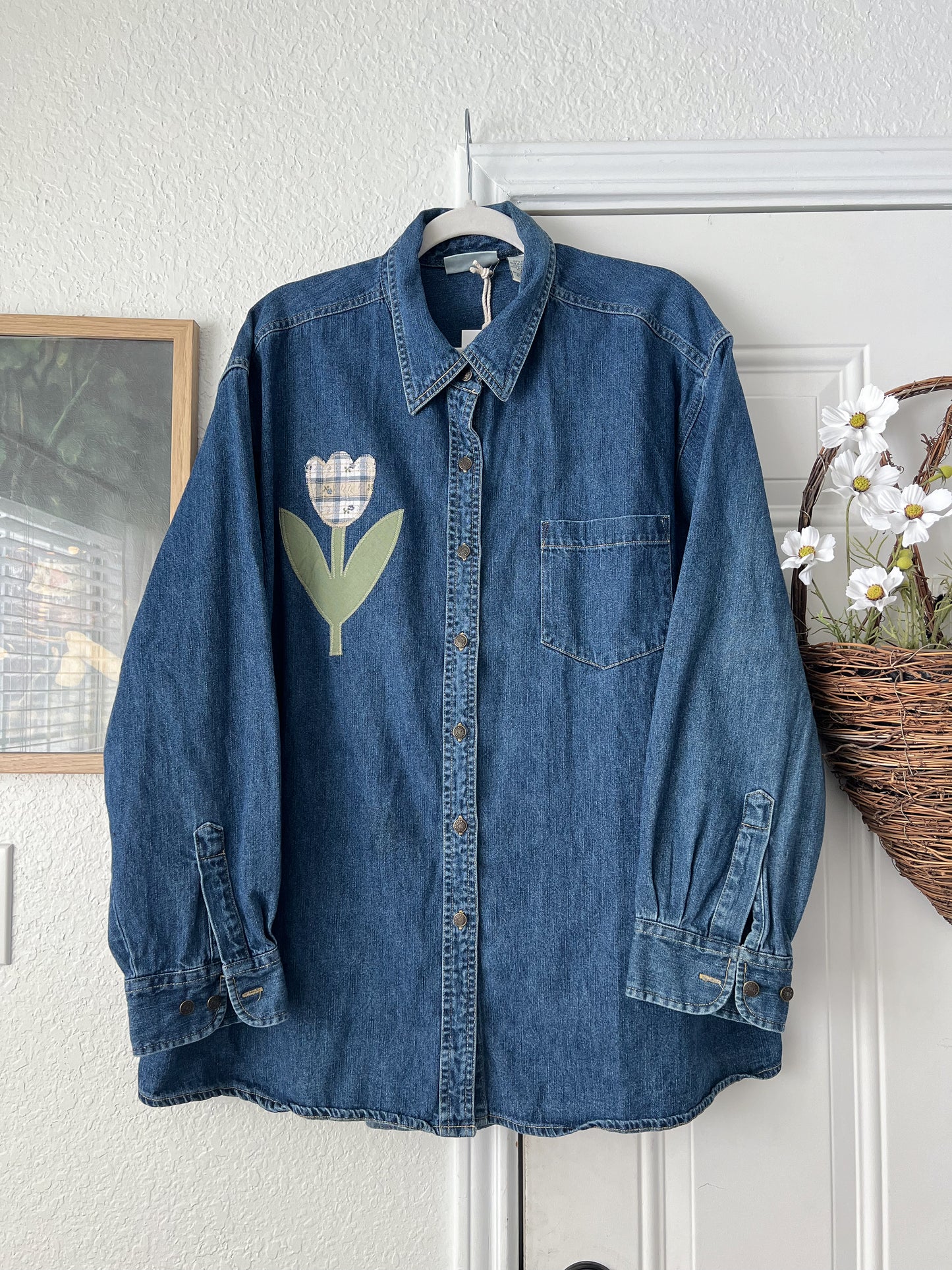 Reworked 2X-3X Bill Blass Tulip Appliqué Button Up