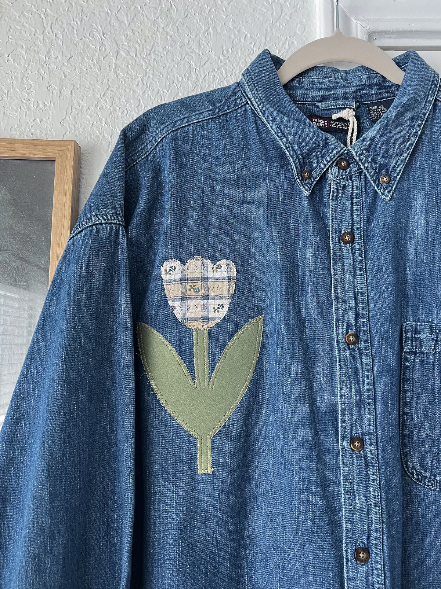 Reworked 3XL-4XL Faded Glory Tulip Appliqué Button Up