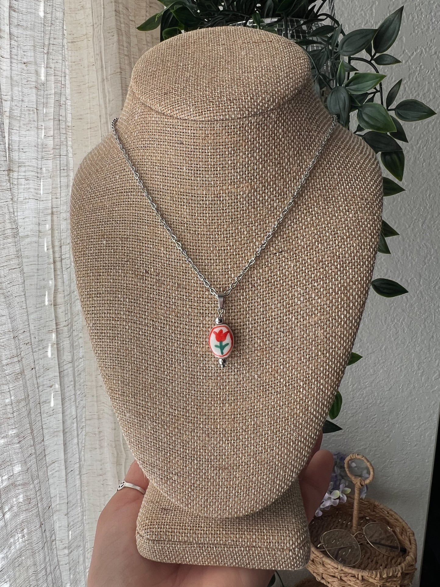 Red Tulip 18in Stainless Steel & Ceramic Necklace