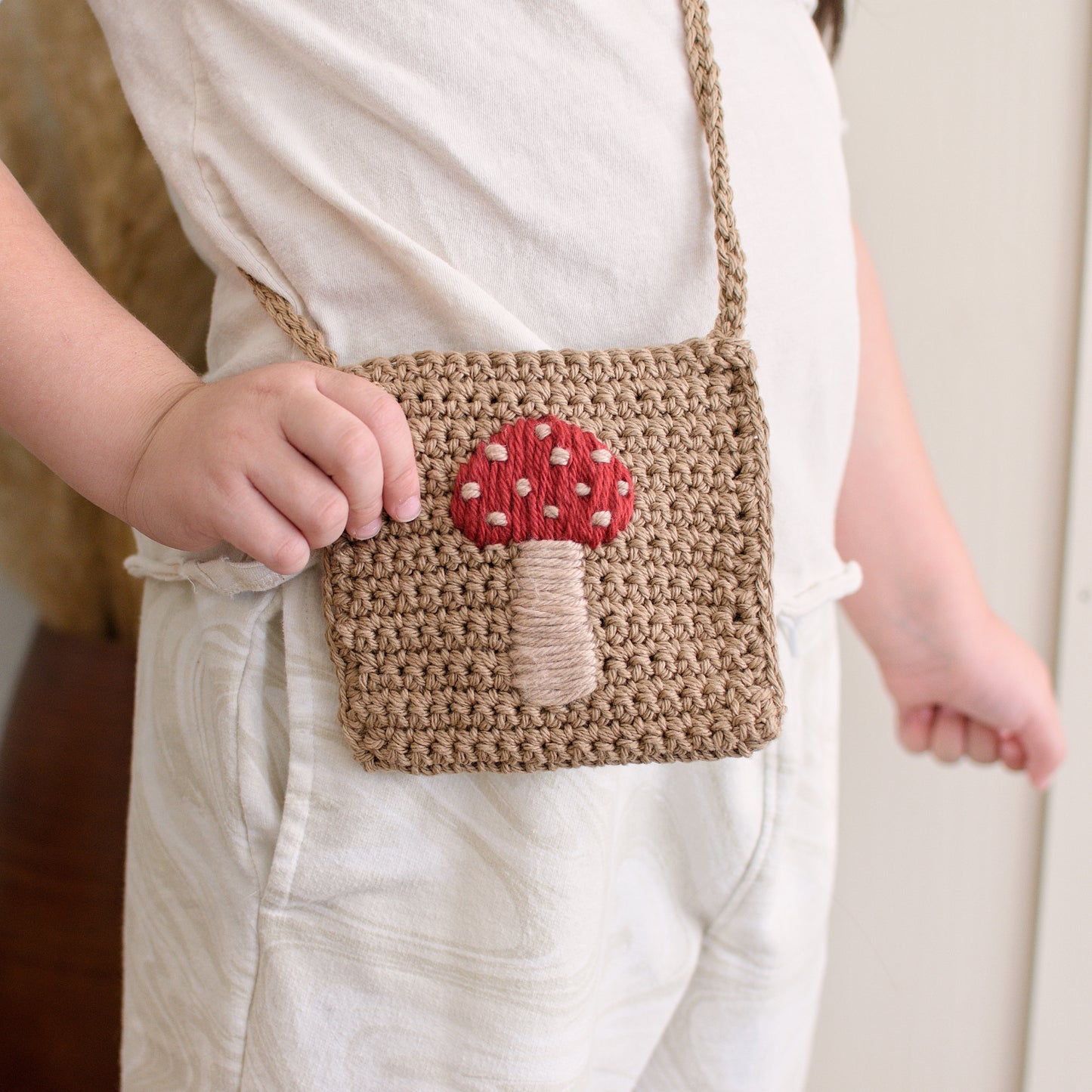 Toadstool Crochet Crossbody Bag (brown)