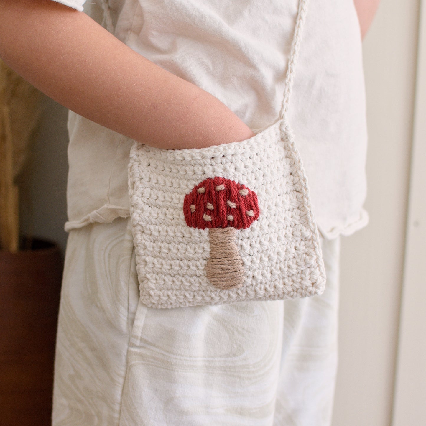Toadstool Crochet Crossbody Bag (white)