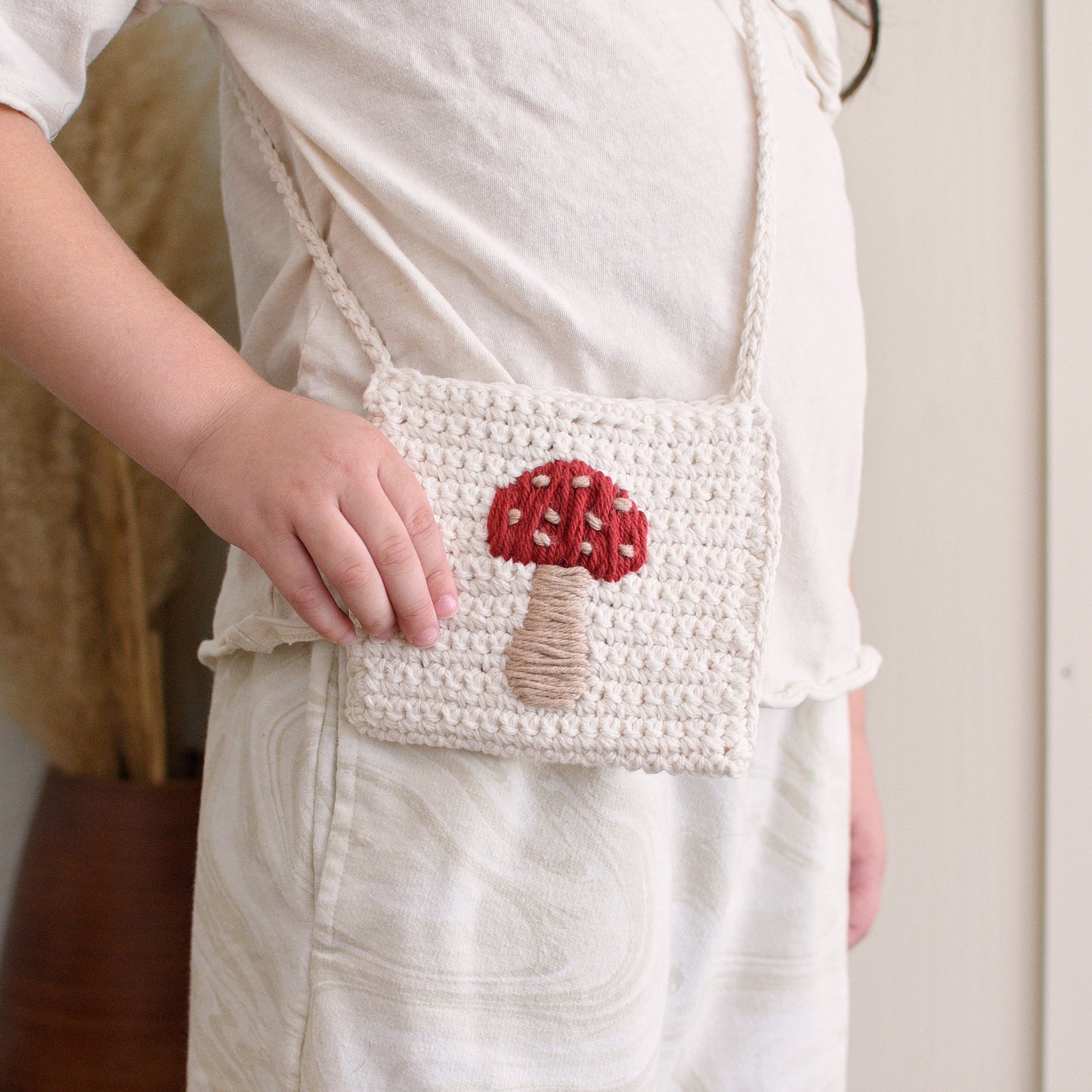 Strawberry Crochet Crossbody Bag (white)