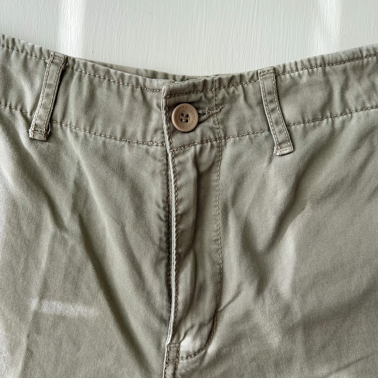 Small (6) Calvin Klein Jeans Mid-rise Shorts